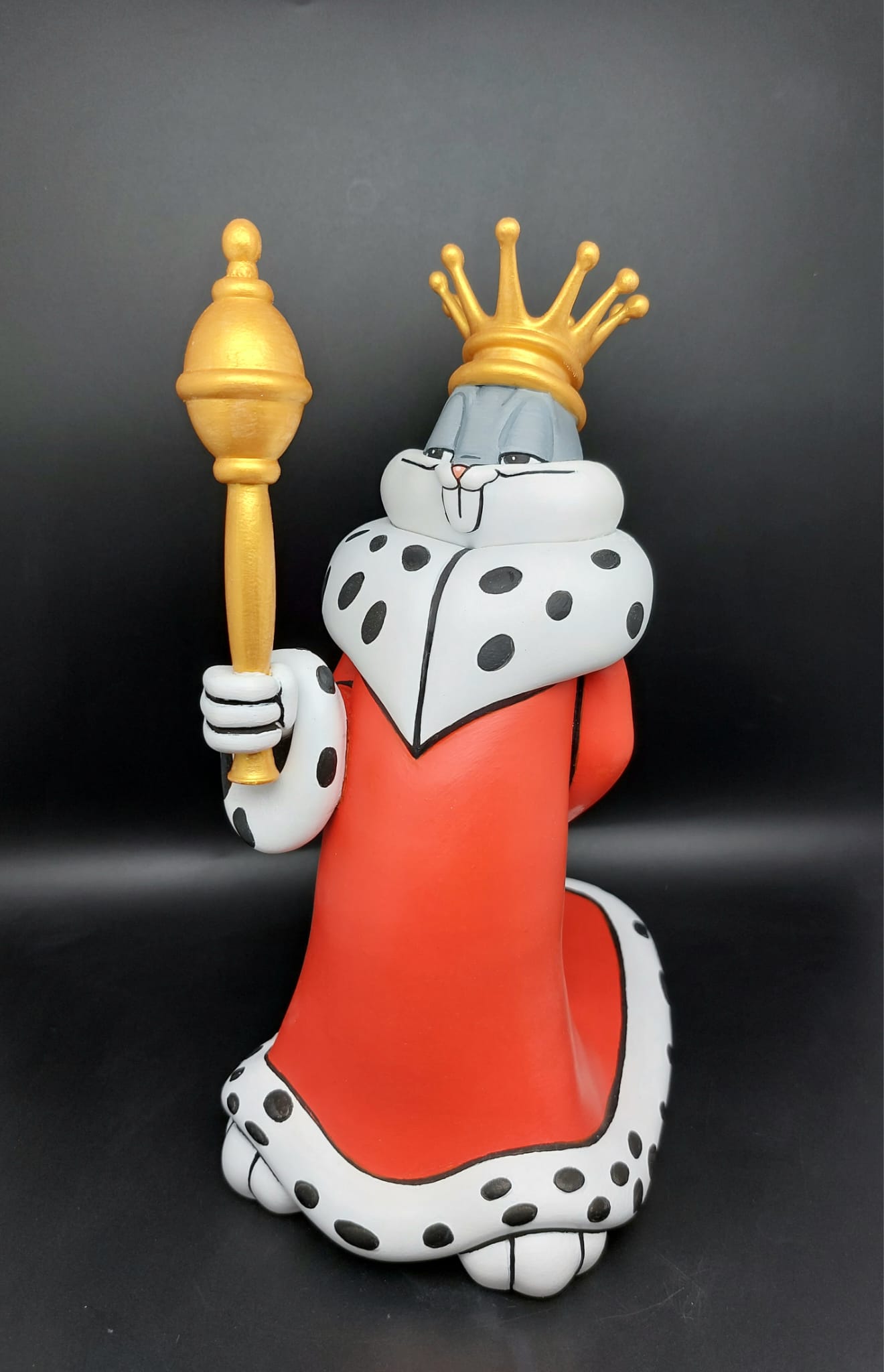 king bugs bunny figure