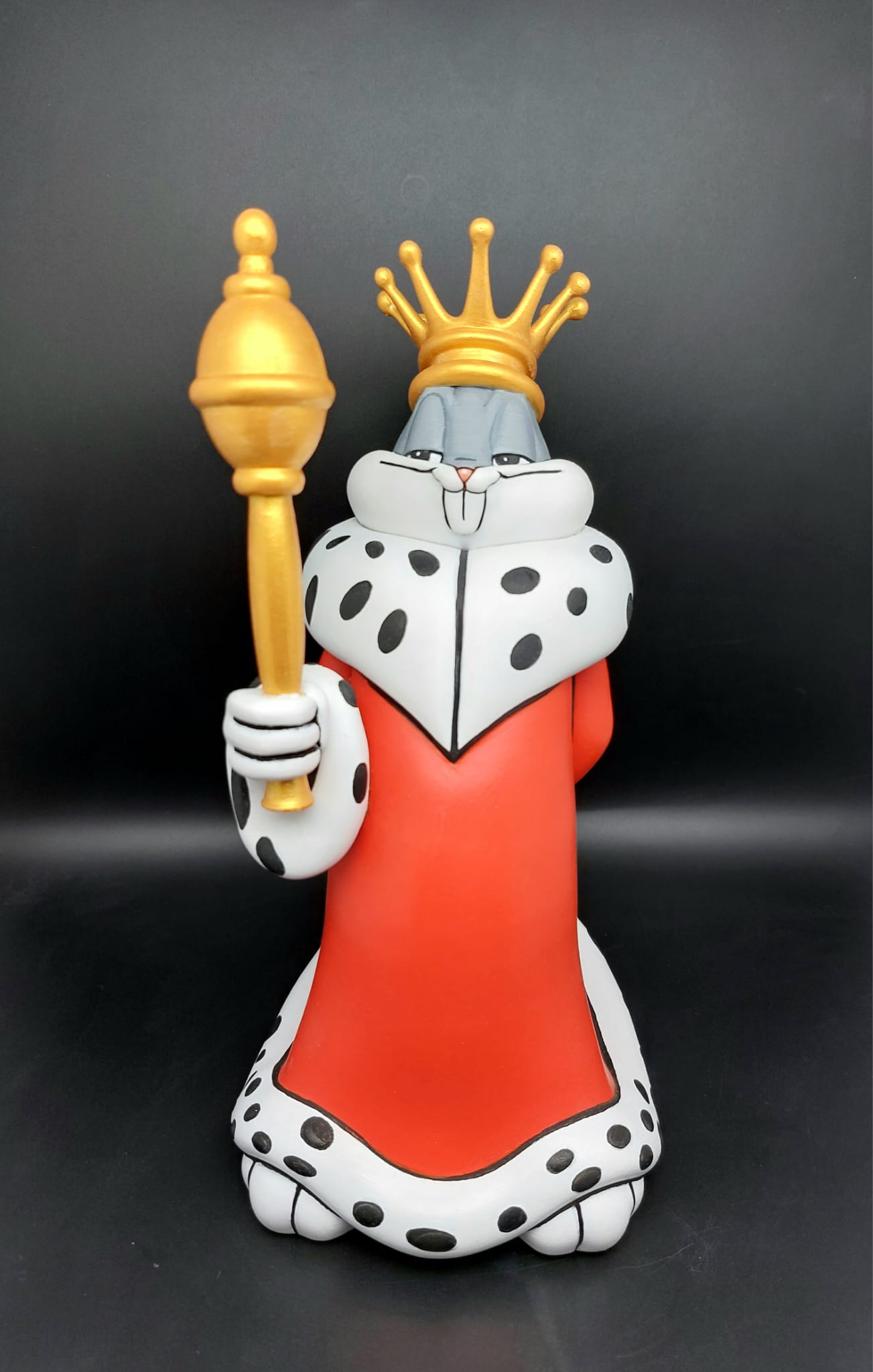 king bugs bunny figure
